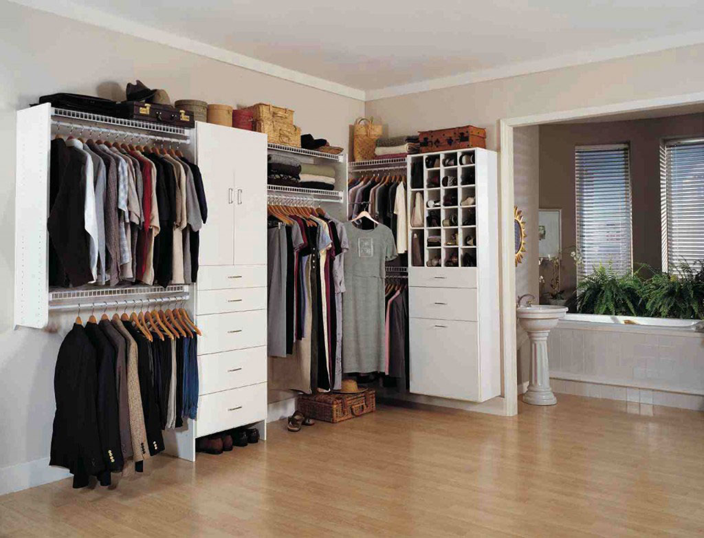 What's Wrong With My Closet? - Olè Decor
